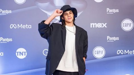 El jovencísimo cantante rosarino Valentino Merlo llega a Mendoza este domingo.