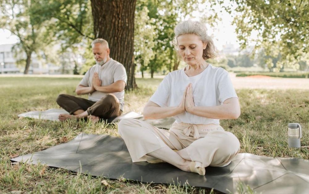 Estos ejercicios no reemplazan controles médicos pero aportan beneficios efectivos que fortalecen funciones cognitivas y movilidad.