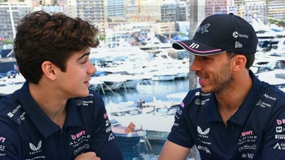 Franco Colapinto sorprendió a Pierre Gasly con un mate argentino antes del Gran Premio de Mónaco y fue viral