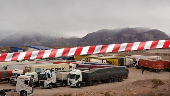 El aumento de casos generó un alto grado de incertidumbre en exportadores y empresas de transporte de cargas. Hay quejar por la lentitud de los trámites aduaneros para los camioneros.