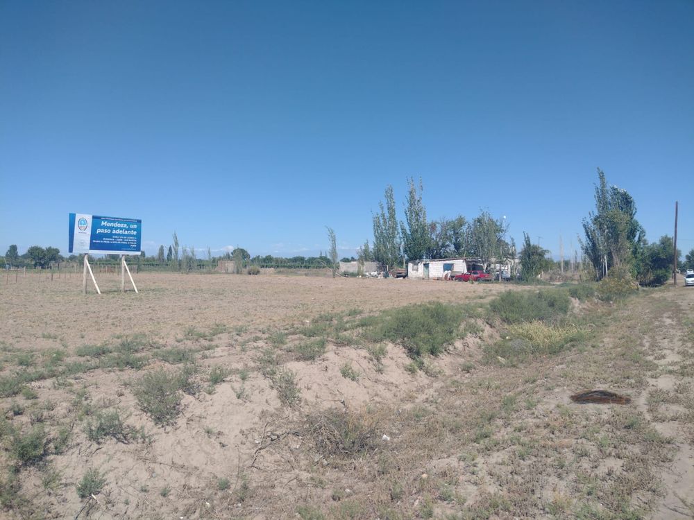 El avance de la doble vía, en Junín, requirió expropiaciones y algunas familias no quieren ceder. (Enrique Pfaab - Los Andes)