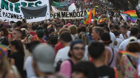 Marcha Federal LGBTIQ+ en Mendoza. Foto: Ramiro Gómez / Los Andes