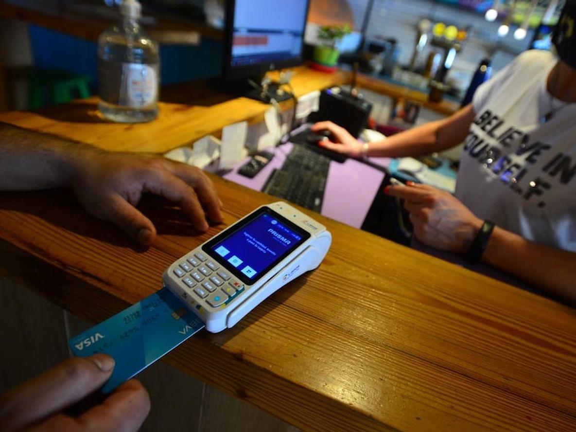 Incentivan el uso de tarjetas de crédito. Foto: Nicolás Bravo / La Voz