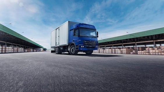 Se lanzó la segunda edición de TruckCionar Futuro, el programa de becas de Mercedes-Benz Camiones y Buses y Fundación Pescar, orientado a jóvenes interesados en la industria automotriz.