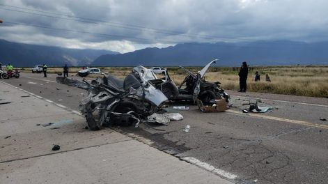 Accidente fatal: intentó pasar a un camión y chocó de frente en la ruta 7 a la altura de Luján