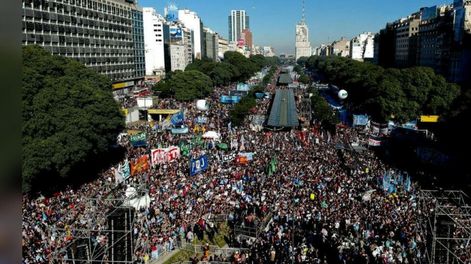 La perversa fe  de las masas - Por Diego Fonseca