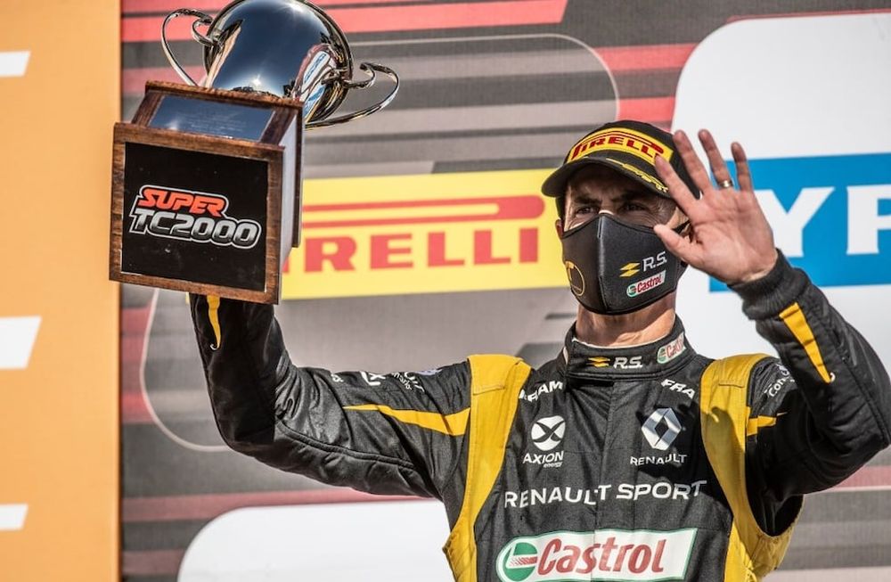 El líder del Súper TC2000 es Pernía