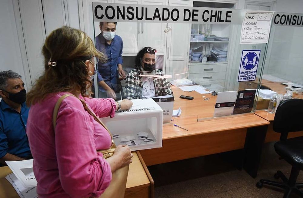 Chilenos residentes en Mendoza votan para elegir presidente