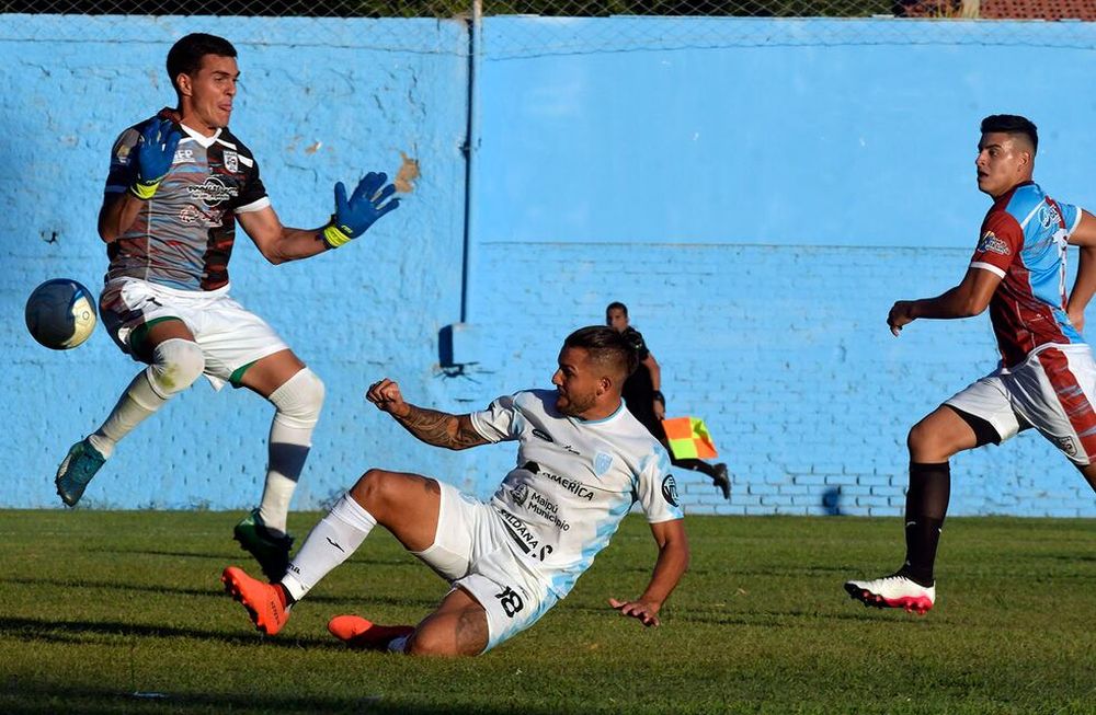 Optimista del gol. Lautaro Suraci ingresó en el segundo tiempo y a los pocos minutos hizo el 2-0 tras un gran pase de Carmona. Foto: Orlando Pelichotti / Los Andes