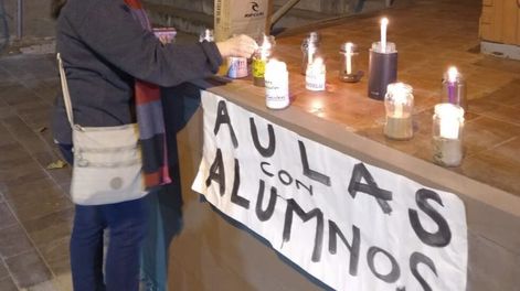 Padres de alumnos de colegios de la UNCuyo ya han hecho otras vigilias, como cuando pidieron la vuelta a clases presenciales tras la pandemia.