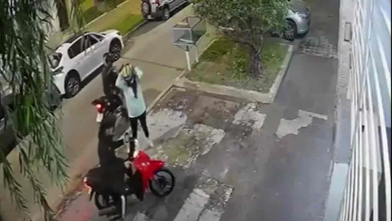 Una mujer recuperó su moto tras electrocutar a un ladrón en Lanús
