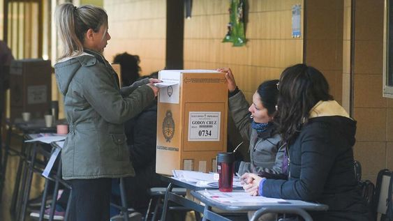 Imágen de las elecciones PASO presidenciales 2023 en la provincia de Mendoza.Escuela Gabriel Del Mazo de Godoy CruzFoto: José Gutierrez / Los Andes