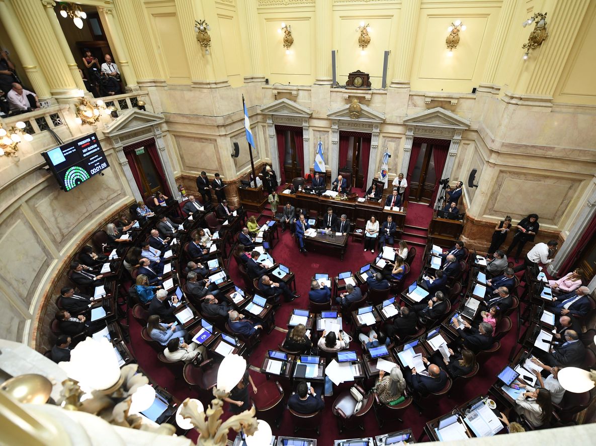 La UCR le pedirá al Gobierno que retire los pliegos de Lijo y García Mansilla.