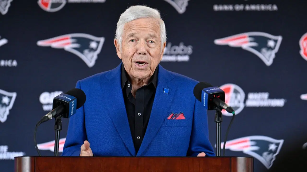 El propietario de los Patriots, Robert Kraft.