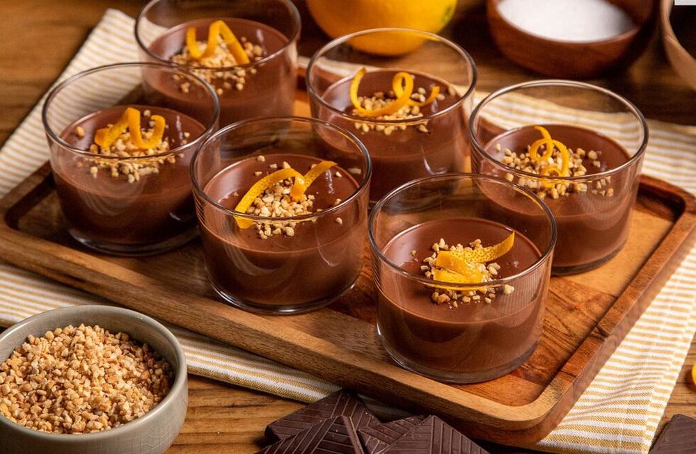 Crema de chocolate y naranja con almendra crocante