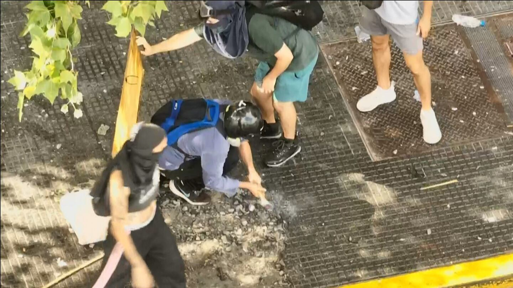 Tensión en el Congreso. Policía y manifestantes de izquierda enfrentados.
