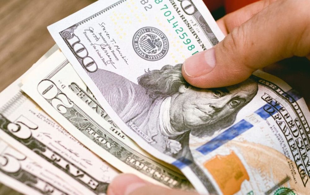 El dólar oficial cerró la semana en $1.425