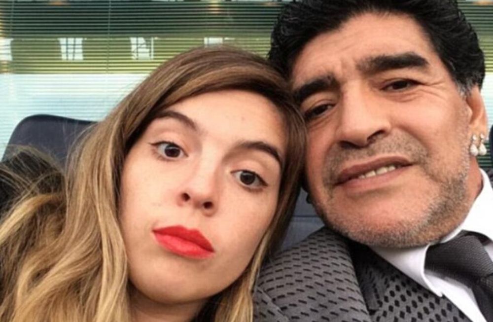 Diego Maradona va al casamiento de su hija sólo si se prohiben los celulares
