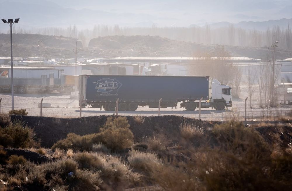 Desde la Asociación Propietarios de Camiones de Mendoza (Aprocam) sostienen, además, que han caído considerablemente los fletes internacionales. Foto: Ignacio Blanco / Los Andes