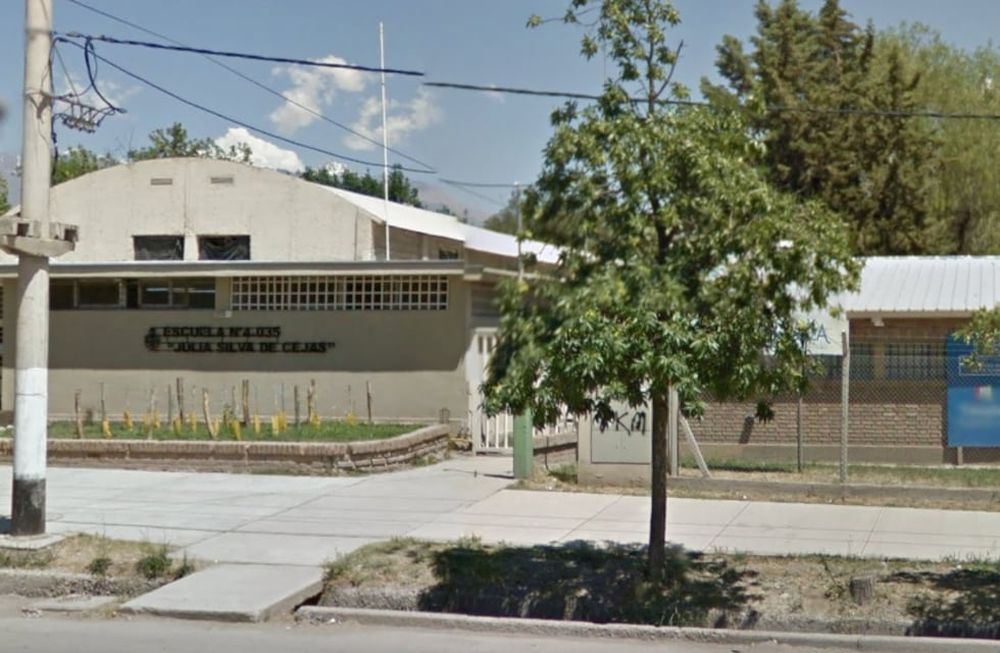 Las autoridades de la escuela Julia Silva de Cejas (4-035), de Vista Flores (Tunuyán), decidieron suspender las clases presenciales por recomendación epidemiológica hasta el 30 de abril.