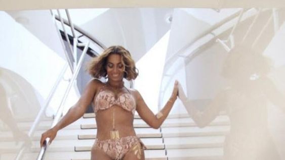 Beyoncé y un polémico photoshop para tener piernas thigh gap