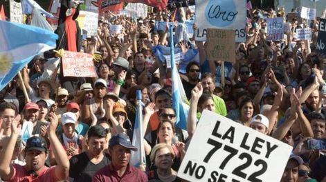 Suárez, el peso de la calle y el efecto Chile - Por Marcelo Zentil