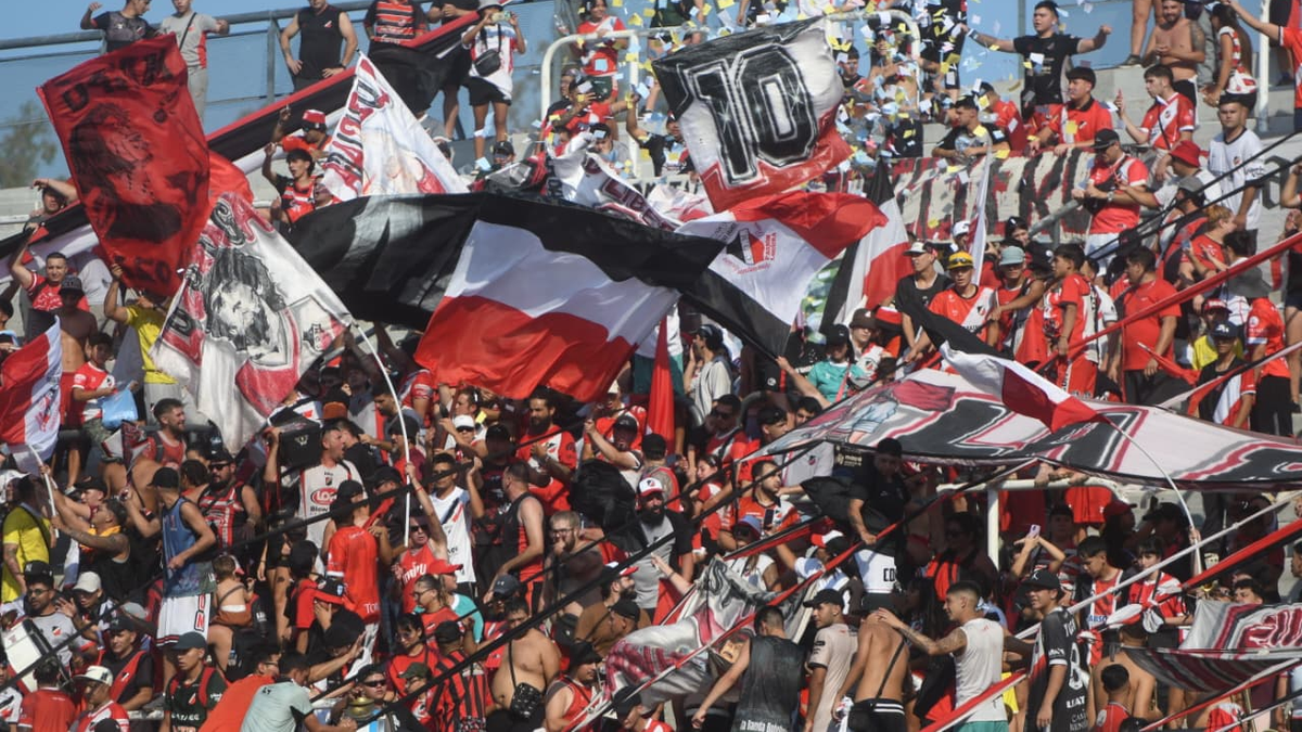 Fiesta en el Estadio Malvinas Argentinas: postales exclusivas del color de las tribunas