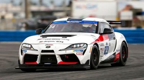El Toyota GR Supra GT4 es el auto que usa Santero en Estados Unidos.