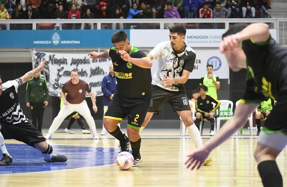 Por el tercer puesto, Cementista venció por 6-3 a La Reserva y se metió en la Liga de Honor 2024. / Genitleza: Christian Sosa  (Futsal de Primera).