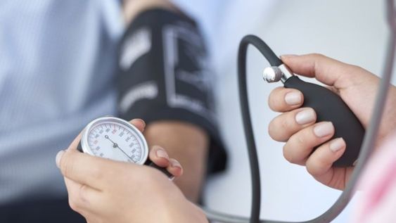redefinen los limites de presion arterial: que indica la nueva guia de la asociacion americana del corazon