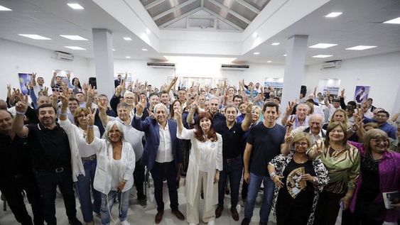 Cristina Kirchner visitó esta tarde la Unidad Básica principal de Santiago del Estero, antes de encabezar un acto por el Día de la Militancia peronista. Foto: NA