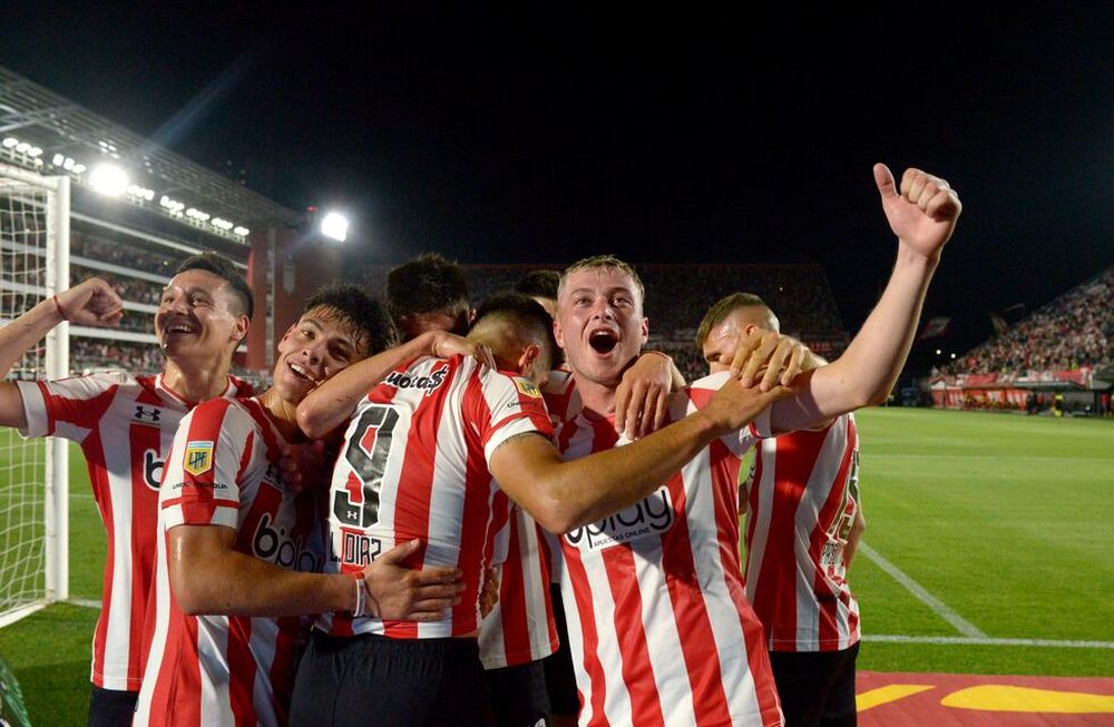 Estudiantes metió un gran triunfo ante Vélez. (Fotobaires).
