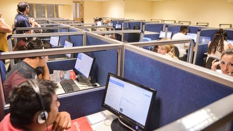 El Gobierno autorizó una millonaria contratación directa para el servicio de call center y telefonía