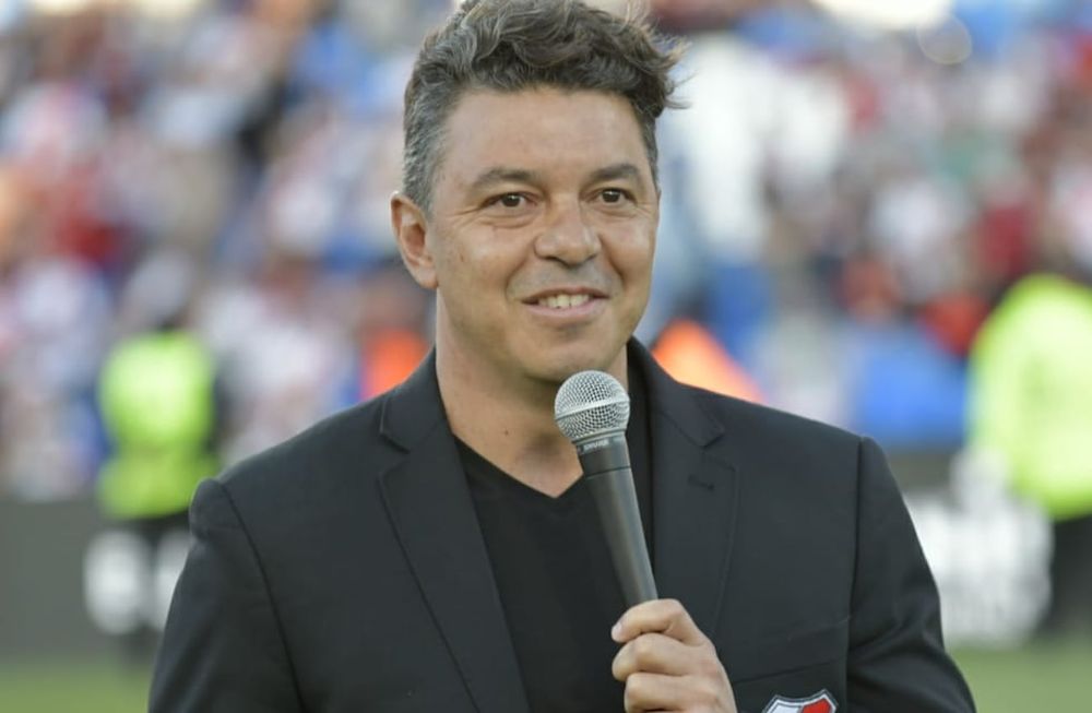 Mendoza le dio a Gallardo la despedida definitiva de River. / Orlando Pelichotti