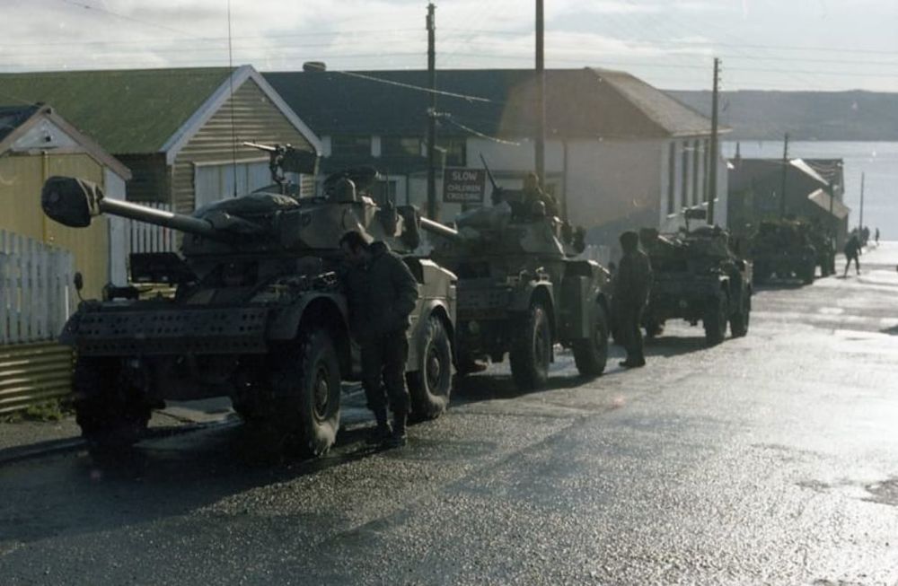 Basta recordar que en el conflicto que prendió la mecha del posterior enfrentamiento con Gran Bretaña, la Armada participó activamente.