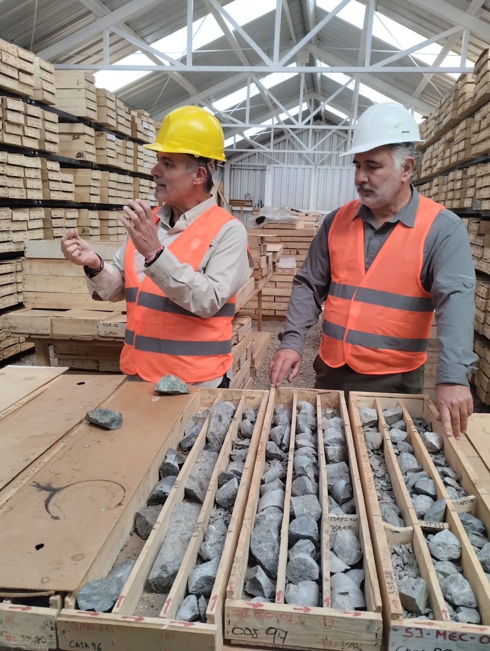 Contiguo al antiguo campamento de exploración hay un galpón que alberga las muestras de los 33 mil metros de sondajes realizados 