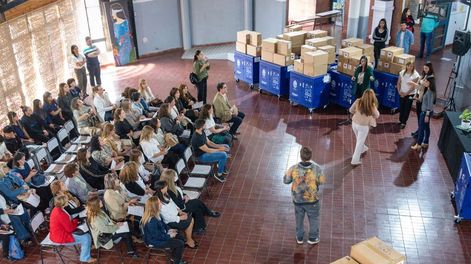 La DGE provee internet y distribuye aulas móviles para la educación digital en todas las escuelas. Todos los establecimientos mendocinos ya están conectados.