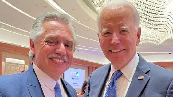 Alberto Fernández, presidente de la Nación, y Joe Biden, presidente de Estados Unidos, dialogaron distendidamente en Nueva Dehli, donde tuvo lugar el G20. Foto: Presidencia