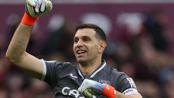 Emiliano “Dibu” Martínez, arquero del Aston Villa y de la Selección Argentina, continúa consolidándose como una de las figuras más destacadas del fútbol mundial (Foto: Prensa Aston Villa).