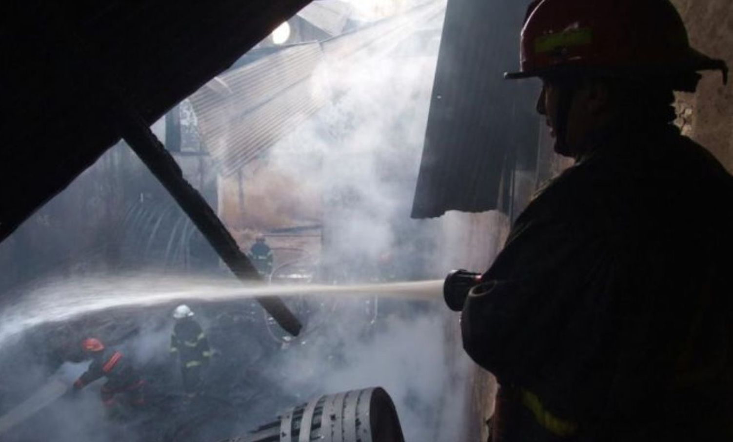 Un incendio de gran magnitud consumió una casa en Luján de Cuyo