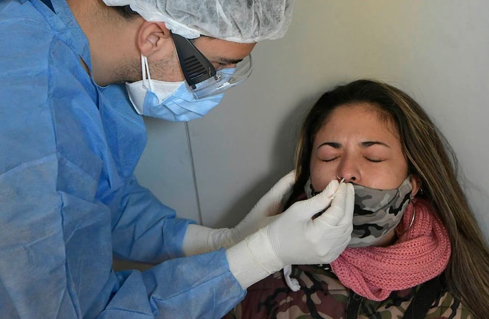 El Gobierno informó que a la fecha se identificaron 29 secuenciaciones genómicas” de la variante Delta. Foto: Orlando Pelichotti / Los Andes