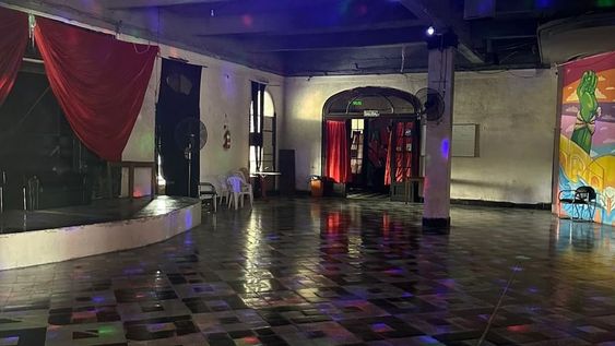 Universidad de las Madres desmiente las acusaciones sobre un boliche clandestino y denuncia persecución política (Foto: Twitter adunma).