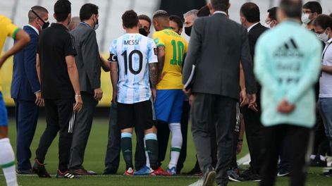 Lionel Messi y Neymar el día de la suspensión del partido.