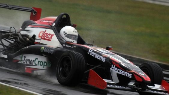 Fórmula 2.0 Renault: Victoria de Moreno