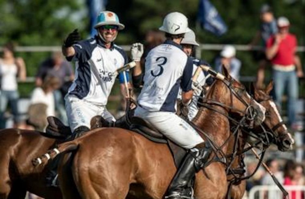 La Dolfina volvió a festejar en el Argentino de Polo
