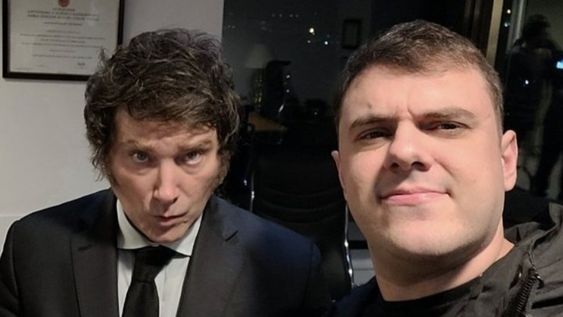 Javier Milei junto al influencer Gordo Dan, el que acaba de celebrar y festejar la muerte de Pepe Mujica.