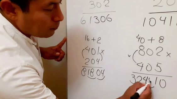 Genio de TikTok: un pastelero pasó a ser profesor de matemática y la rompe