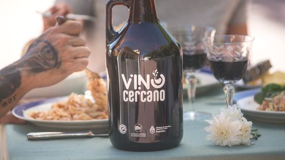 El triple impacto de los botellones reciclables que se meten de lleno en la industria argentina