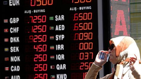 Turquía acusa a terroristas económicos  por una escalada del dólar como en Argentina