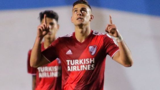El Millonario derrota al termino del primer tiempo por 2-0 a Huracán. / Gentileza.